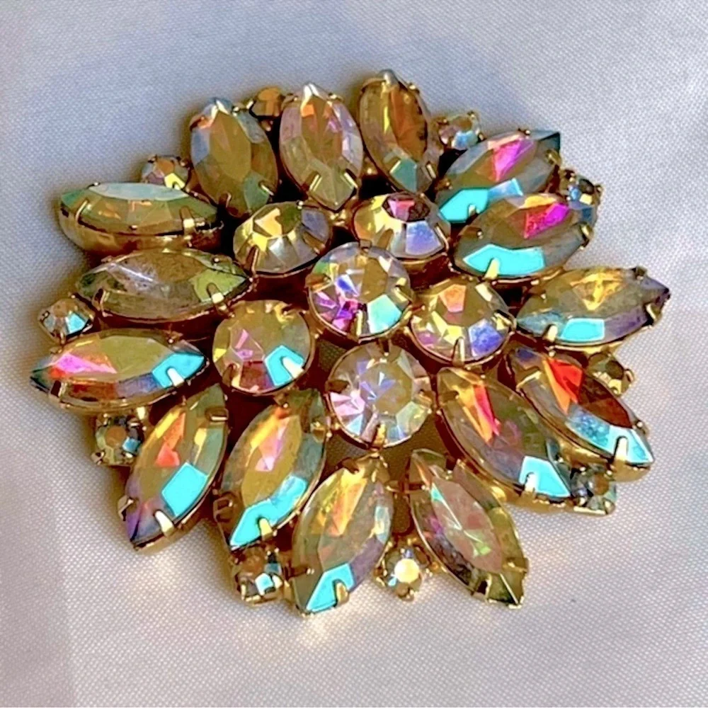 Vintage Aurora Borealis Rhinestone Brooch **EUC** - Picture 1 of 5